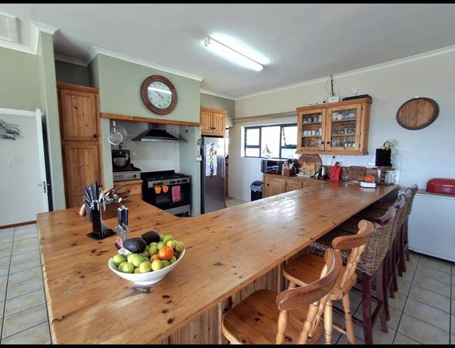 5 BEDROOM HOUSE FOR SALE IN DUYKER EILAND